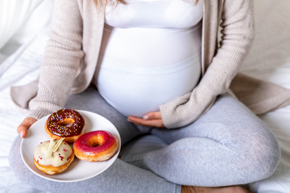 Pregnancy,And,Unhealthy,Eating,Concept:,Pregnant,Woman,Holds,A,Plate