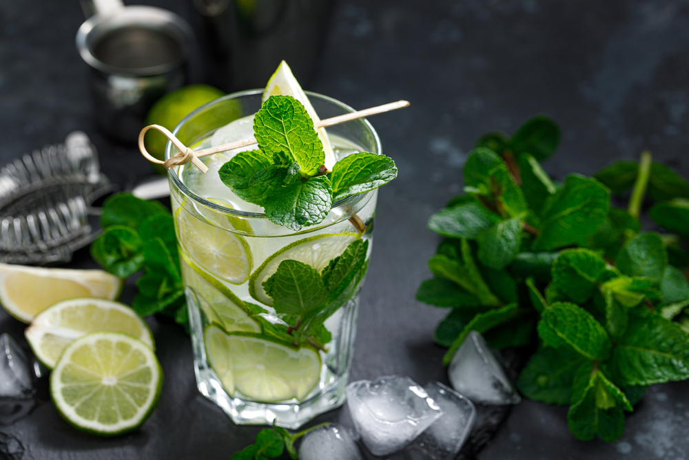 Refreshing,Summer,Alcoholic,Cocktail,Mojito,With,Ice,,Fresh,Mint,And