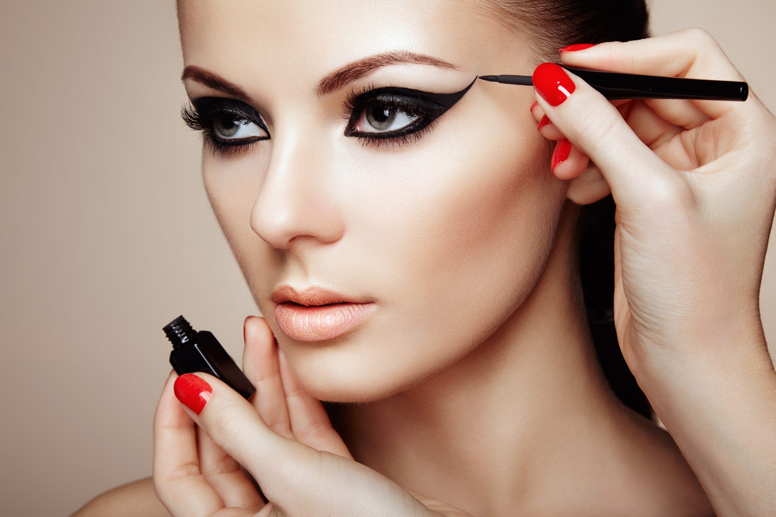 Bist du ein Make-up Junkie? Diese 8 Dinge verraten es
