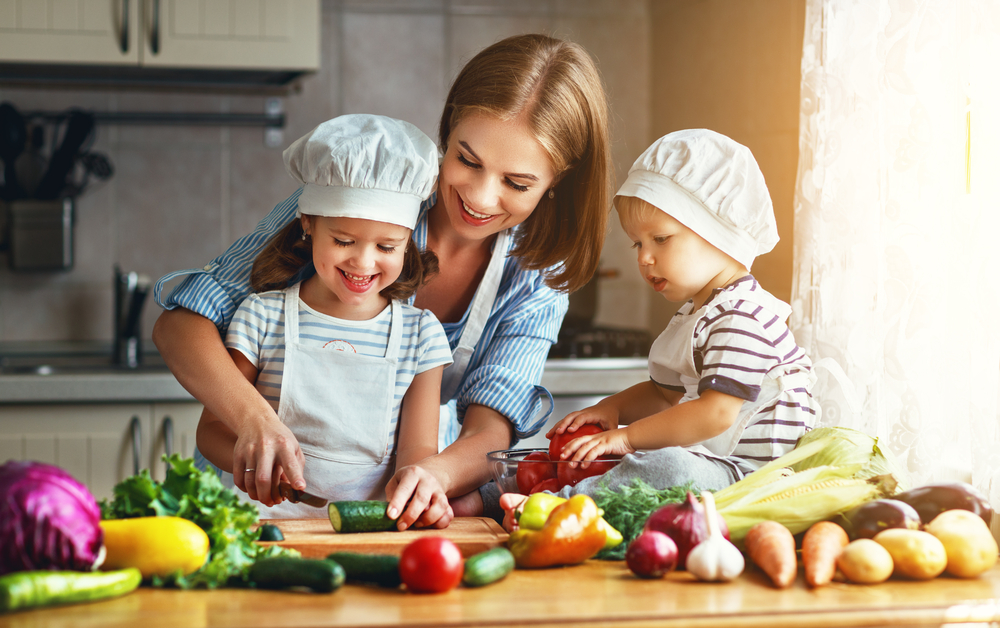 Healthy,Eating.,Happy,Family,Mother,And,Children,Prepares,Vegetable,Salad