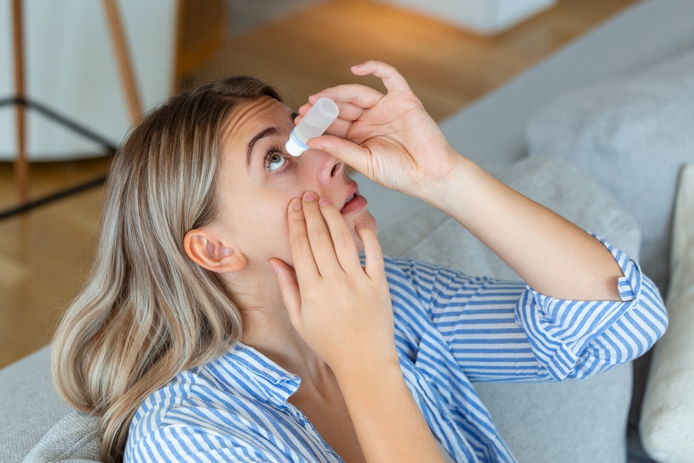 Woman,Using,Eye,Drop,,Woman,Dropping,Eye,Lubricant,To,Treat