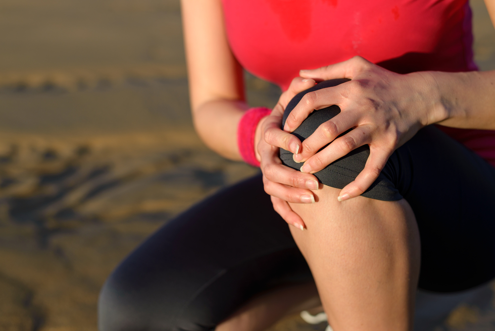 Runner,Sport,Knee,Injury.,Woman,In,Pain,While,Running,In