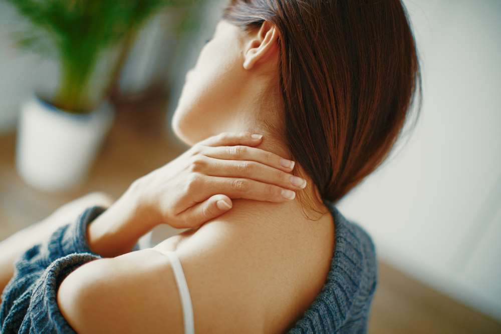 Close,Up,Of,A,Brunette,Woman,Massaging,Her,Neck,In