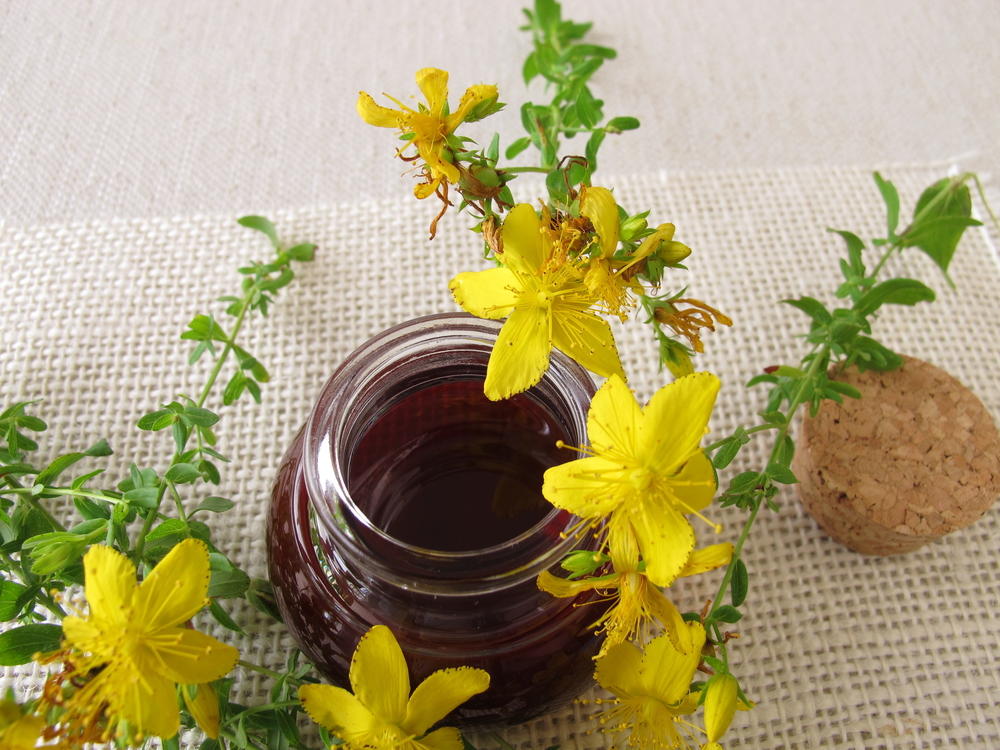 St.,John's,Wort,Oil,In,Bottle