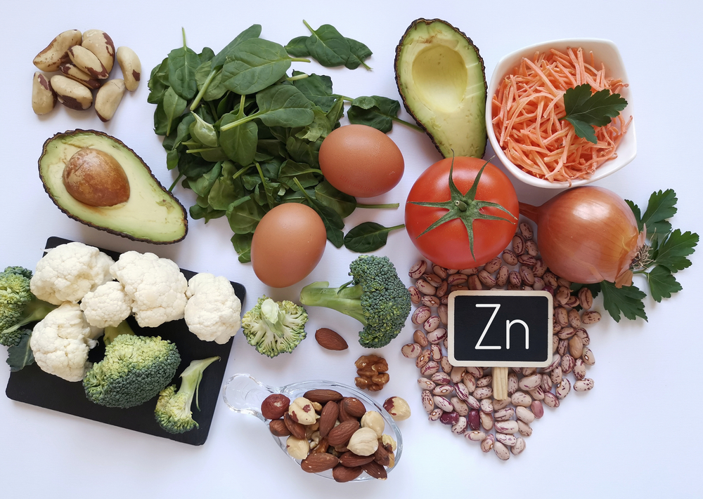 Food,Rich,In,Zinc,With,The,Chemical,Symbol,Zn.,Natural