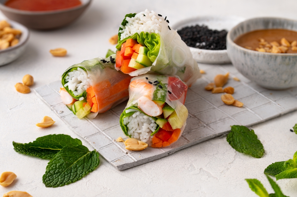 Summer,Rolls,With,Fresh,Vegetables,And,Shrimps,And,Peanut,Sauce.