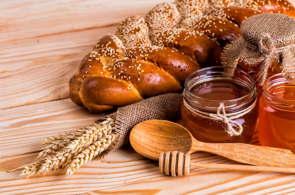 Two,Whole,Fresh,Challah,Bread,With,Poppy,And,Sesame,Seeds