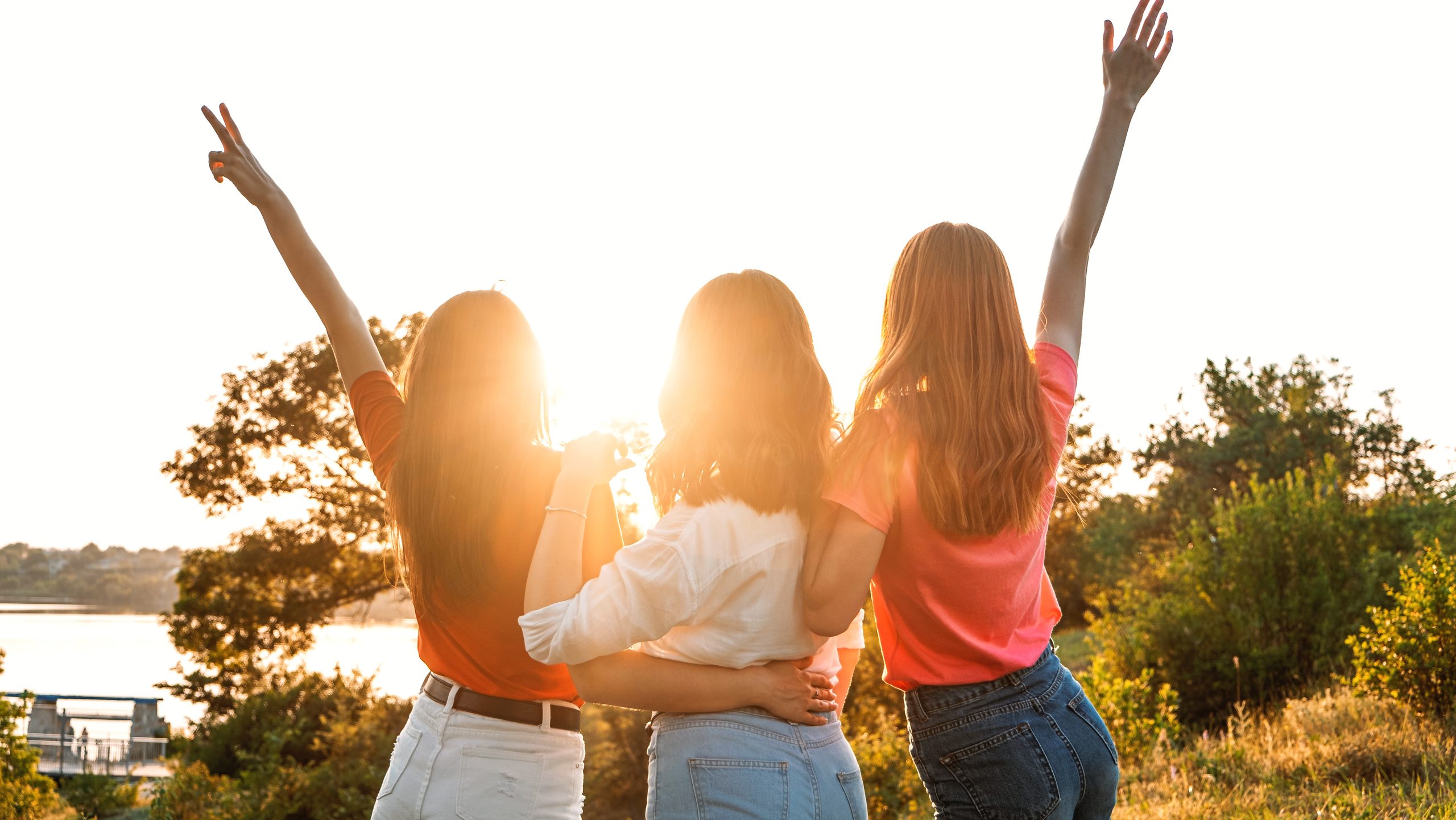 Frauen im Sonnenuntergang