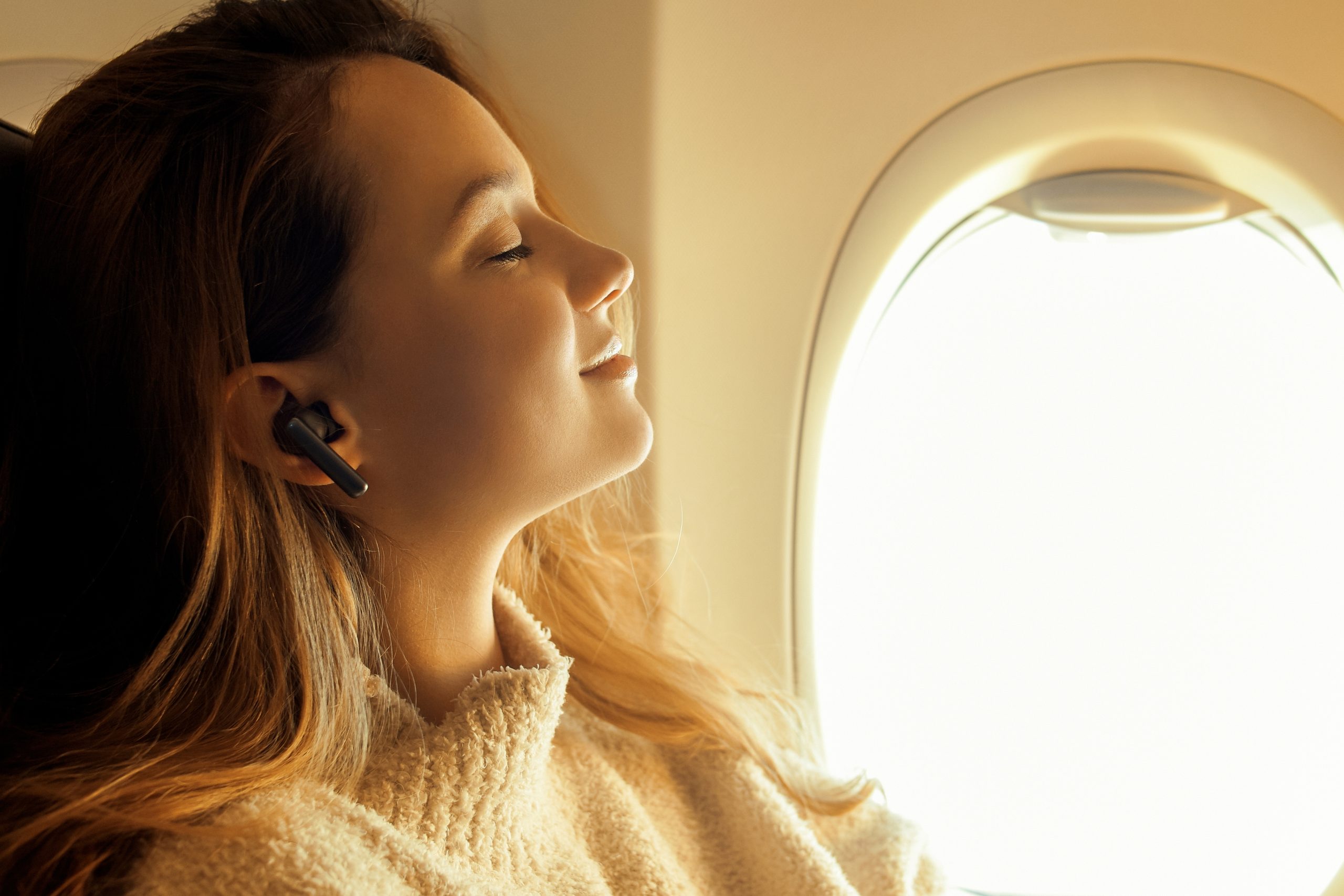 Im Flugzeug schlafen: Die ultimativen Tipps