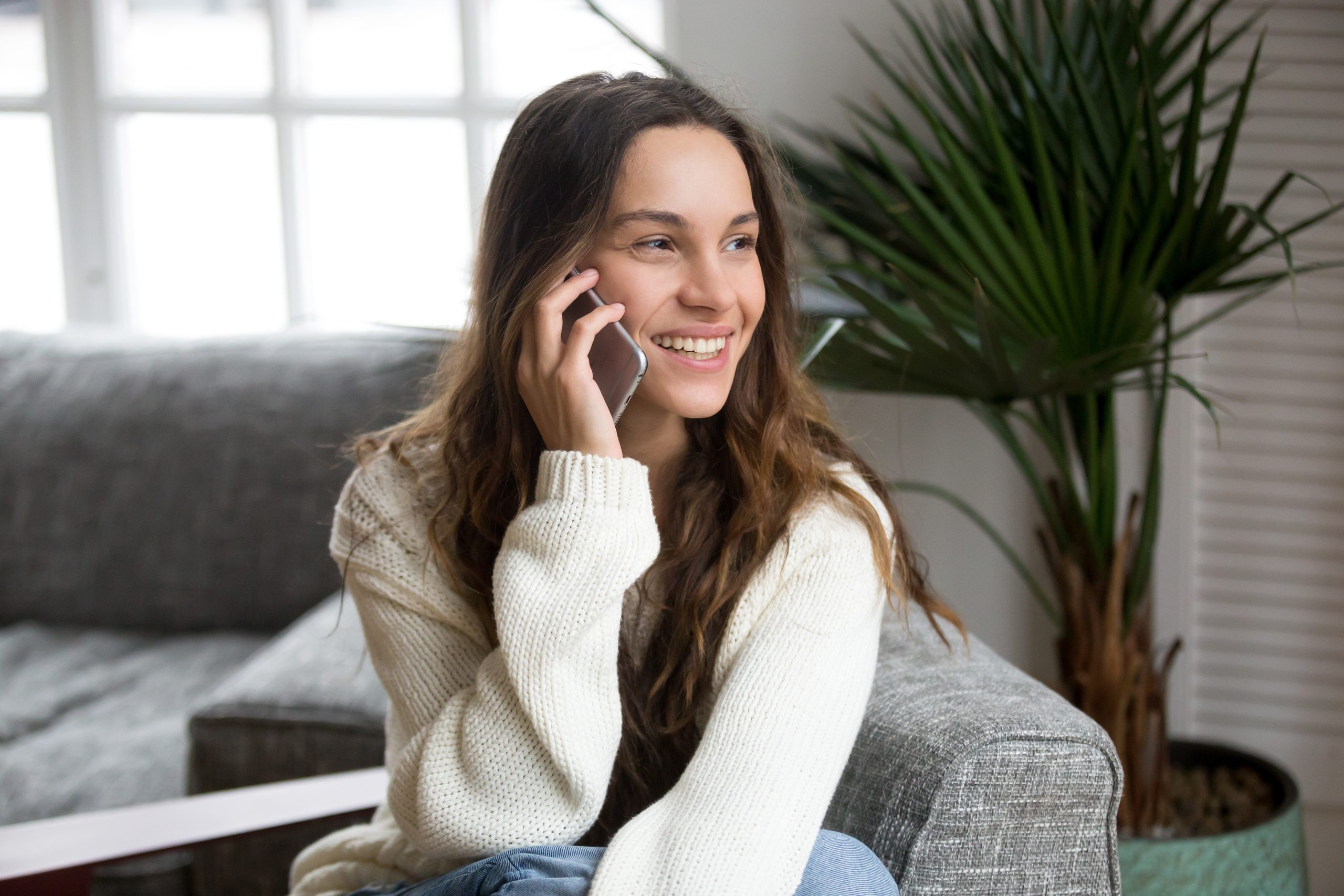 Frau am Telefon