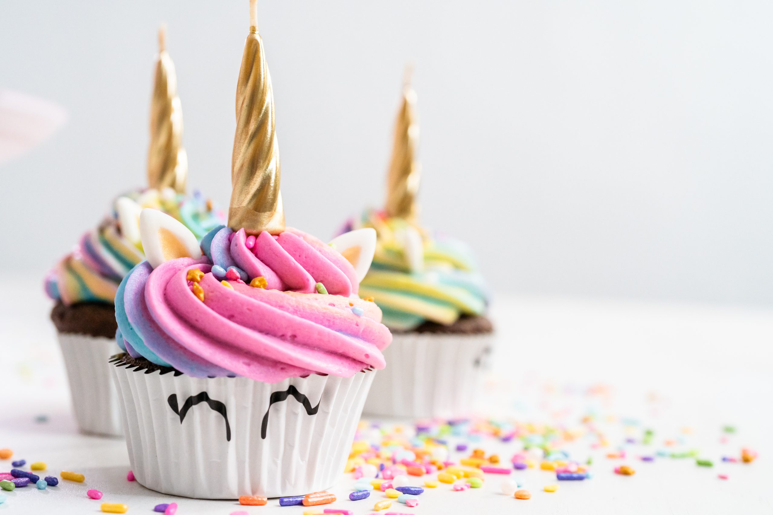 Bunte Einhorn Cupcakes