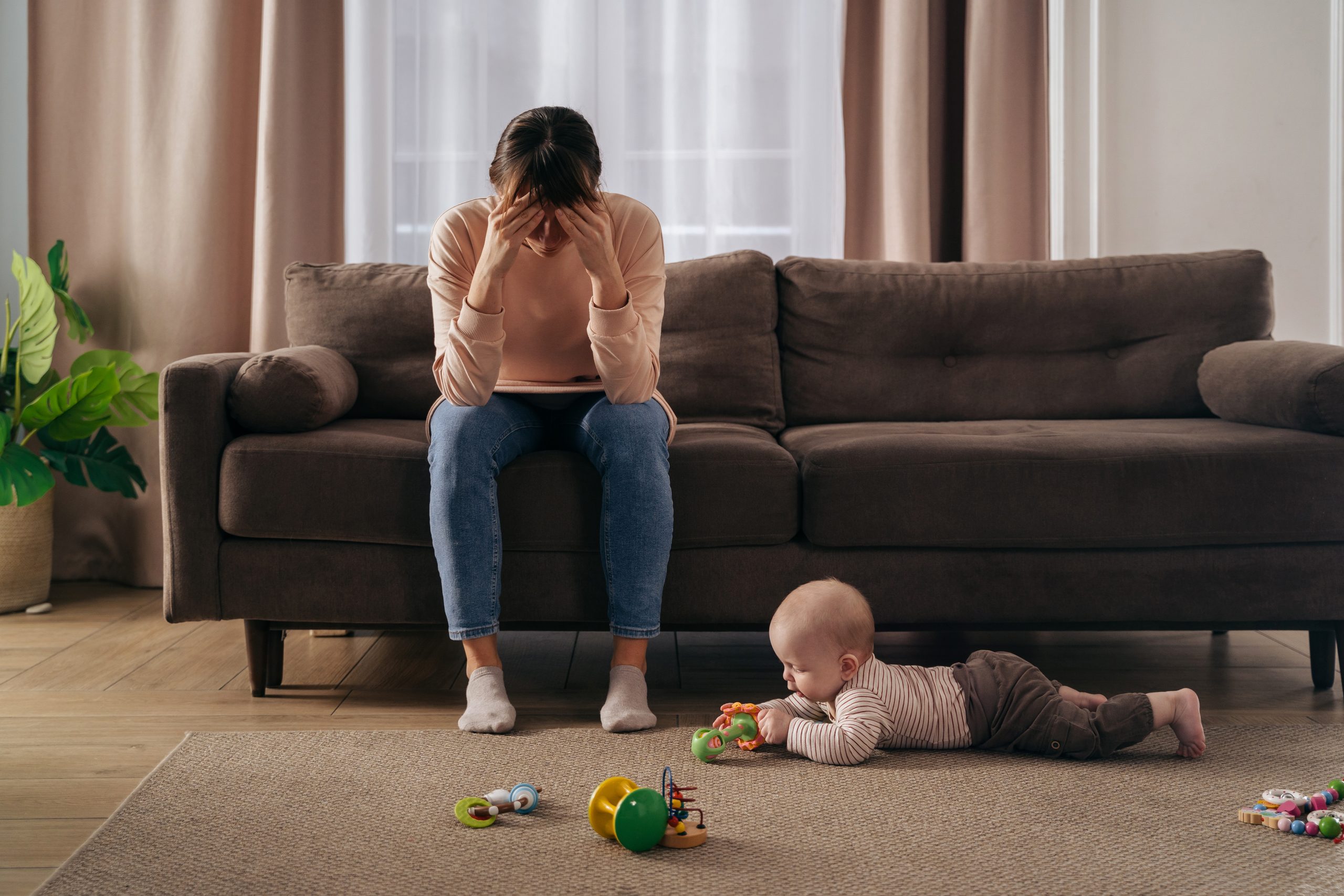 Postnatale Depressionen sind ähnlich wie Baby Blues - jedoch von ihrer Dauer meist langfristiger und daher noch gefährlicher.