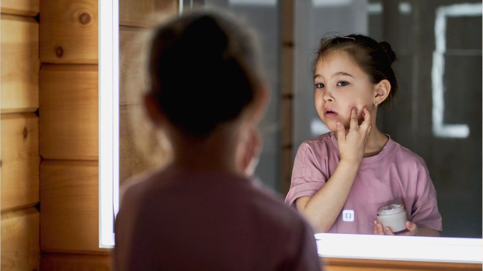 Ärzte warnen vor psychischen Folgen: Anti-Falten-Creme für Kinder spaltet Netz