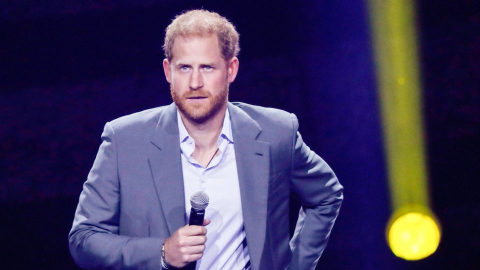 Stripperin droht Nacktbilder von Prinz Harry zu veröffentlichen