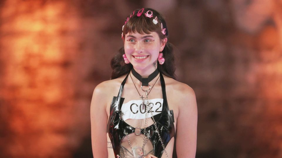 „Bei dir ist aber einiges los“: Mare fällt Heidi mit ihrem Look direkt ins Auge