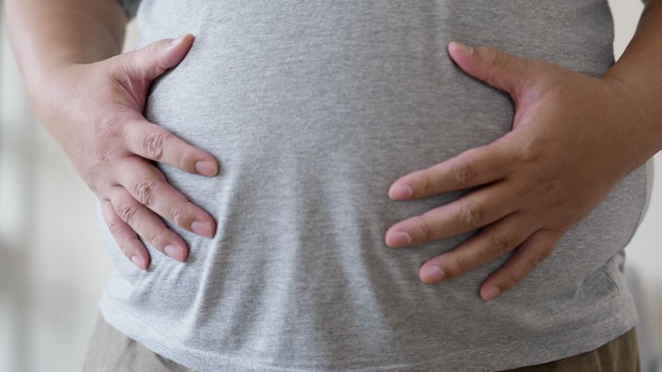 Studie: Dieser Alkohol verursacht am meisten Bauchfett