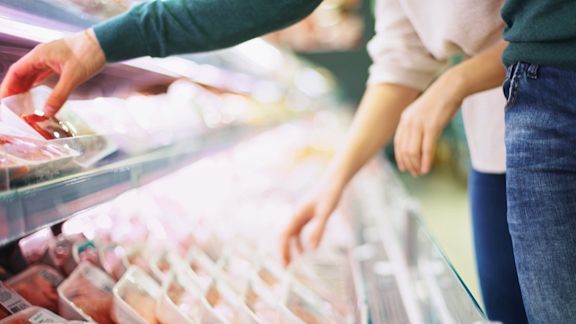 Für mehr Tierwohl: Aldi nimmt diese Fleischprodukte aus dem Sortiment