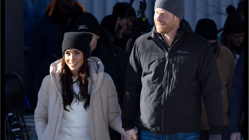 Harry und Meghan zeigen sich verliebt auf der Ski-Piste