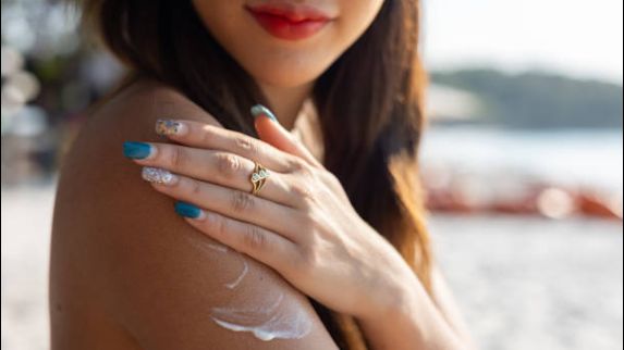 Gefährlicher Weichmacher in Urinproben: Sonnencreme im Verdacht