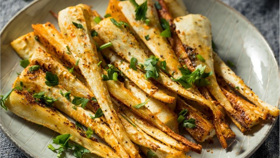 Konkurrenz für die Karotte: Darum sind Pastinaken so gesund