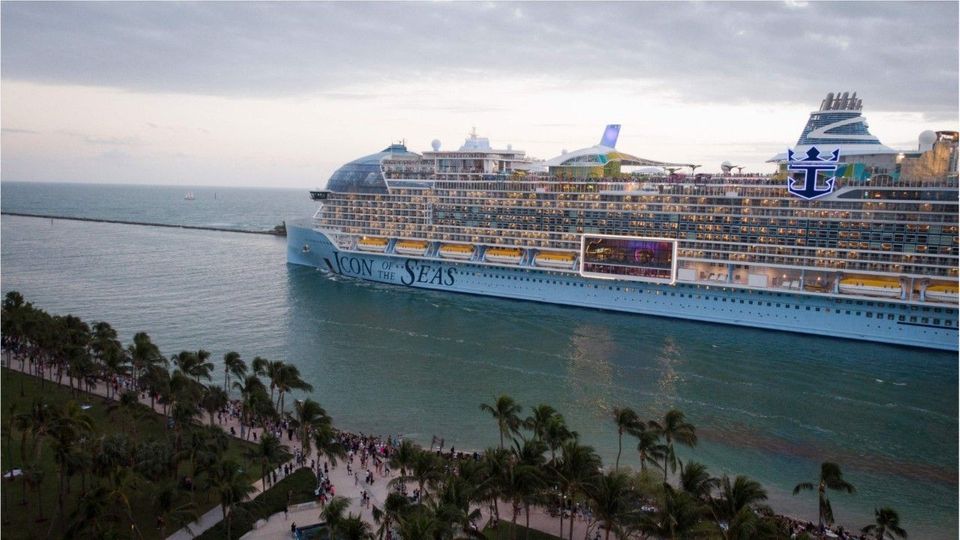 Beeindruckende Aufnahmen: Größtes Kreuzfahrtschiff der Welt nimmt Fahrt auf