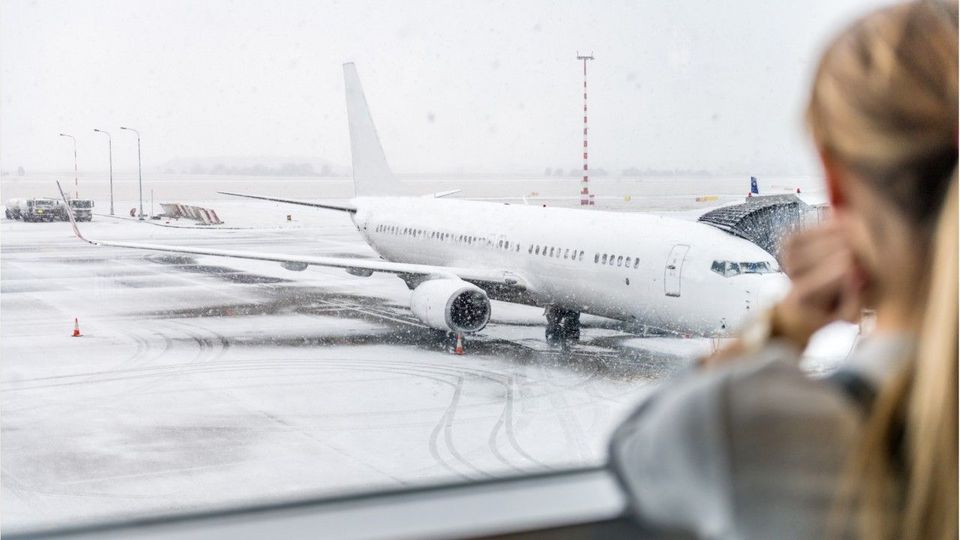 Flugprobleme durch Wintereinbruch: Diese Rechte haben Passagiere