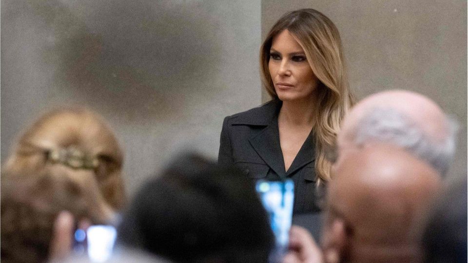 Wo ist Melania? Trump-Clan posiert zu Weihnachten