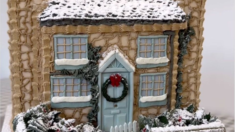 Aus Kuchen: Frau erstellt Anwesen aus „Liebe braucht keine Ferien“