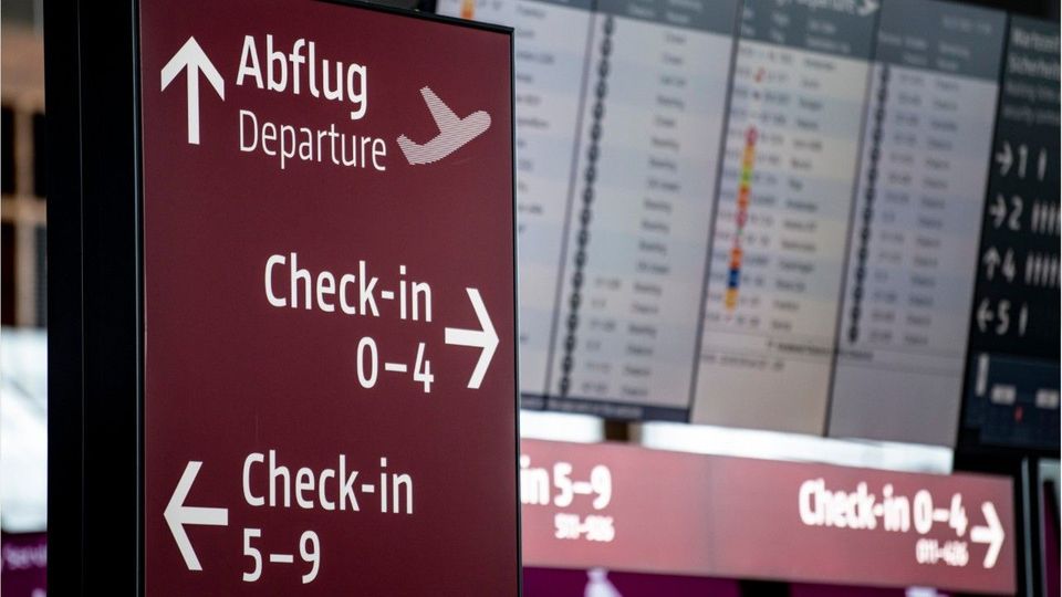 Flughafen-Chaos in Berlin: Teils stundenlange Verspätungen am BER