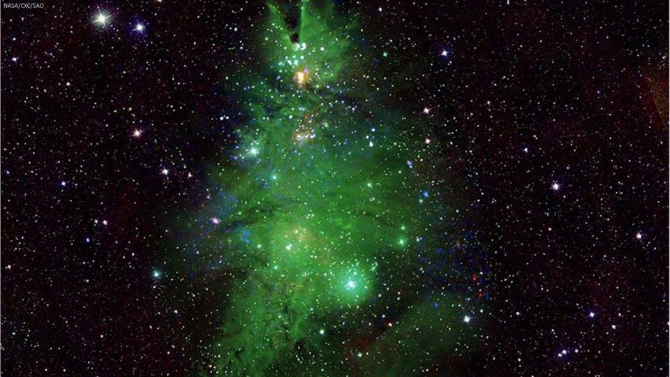Faszinierende Bilder: NASA findet „Weihnachtsbaum“ im All
