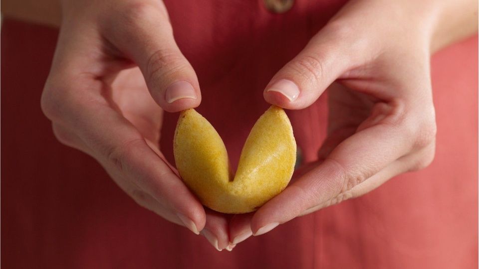 Selbst gemachte Glückskekse: So überraschst du deine Silvestergäste bestimmt