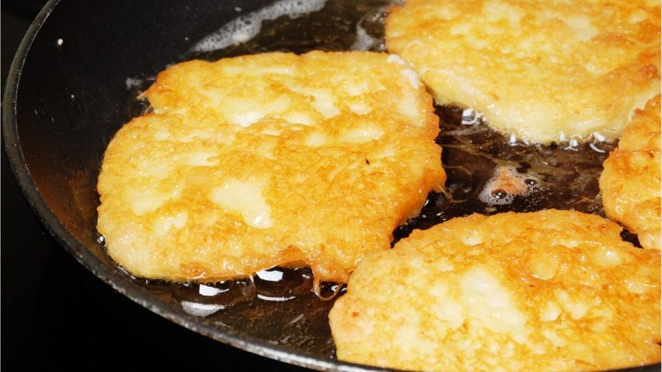 Auf dem Weihnachtsmarkt: Leckere Alternativen zu fettigen Reibekuchen und Co.