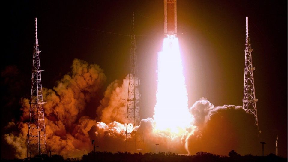 Raumfahrzeug geht kurz vor Erde in Flammen auf: NASA teilt spektakuläre Bilder