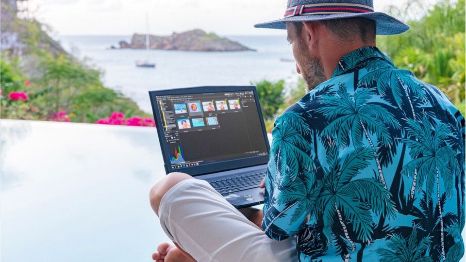 Laptop-Lifestyle: Wie digitale Nomad:innen Arbeit neu definieren