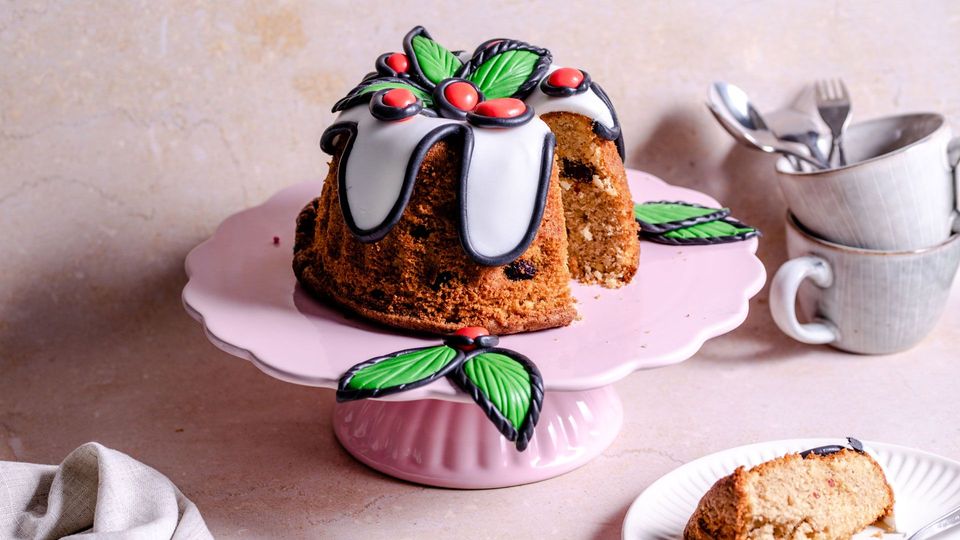 Festtags-Gugelhupf mit Cranberries