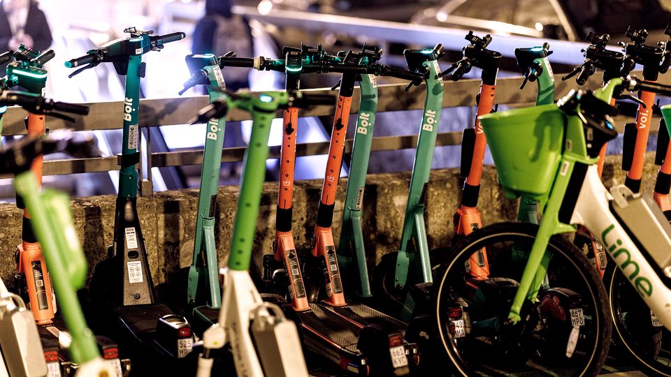 Strengere Park-Regeln für E-Scooter geplant