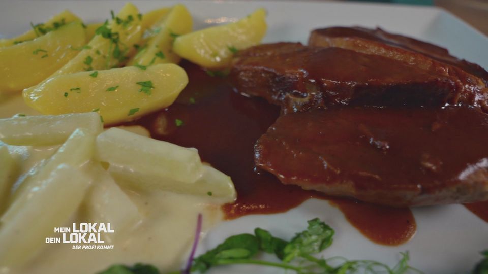 Zäher Schweinbraten: Dirk schickt den Hauptgang zurück