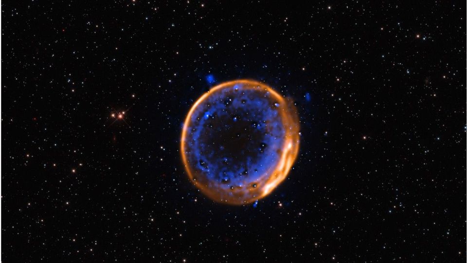 Doppel-Explosion: Forscher lösen Rätsel um Supernova