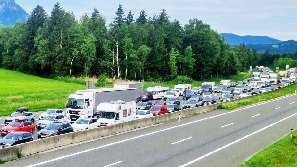 Ferienanfang ohne Stau? Lösungen gesucht