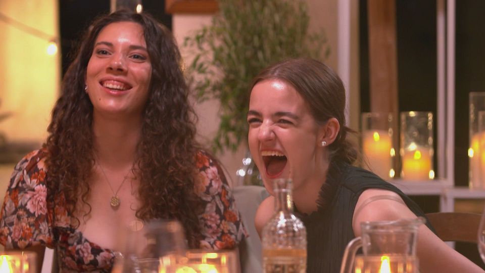 Hochzeitsplanung und Kuss-Beichten zur Summer Night Party