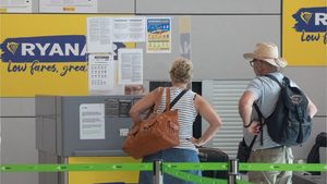 Ryanair-Chef nennt Passagiere mit zu viel Gepäck „eine Plage“