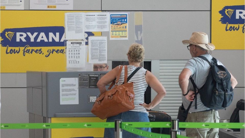 Ryanair-Chef nennt Passagiere mit zu viel Gepäck „eine Plage“