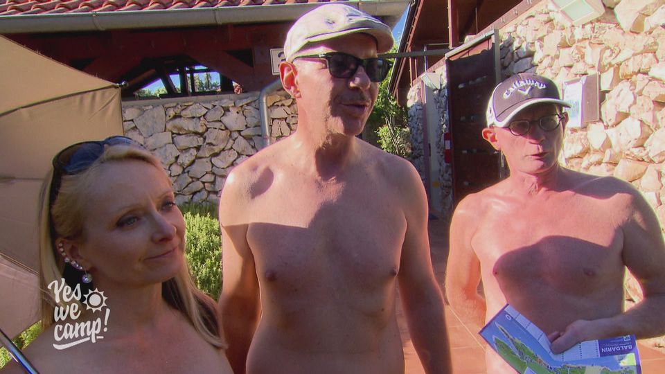 Ab ins kühle Nass! FKK-Camper Peter und seine Freunde im kroatischen Wasser