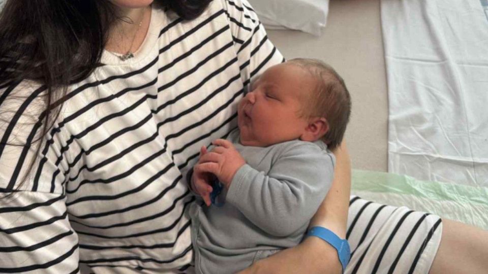 Frau bringt XXL-Baby zur Welt