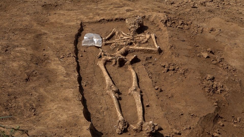 Sorgfältige Ausgrabung: Archäologen enthüllen jahrhundertealte Skelette