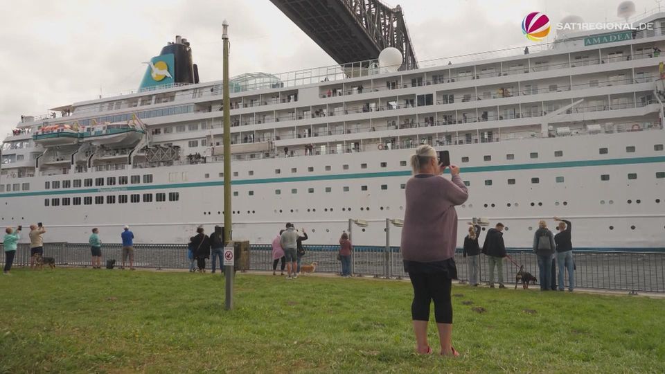 Schiffs-Spotter bestaunen Traumschiff „MS Amadea“