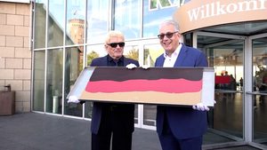 Heino präsentiert Deutschland-Schokolade