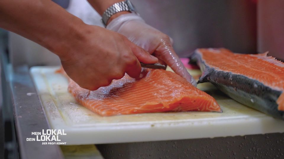 Der Fischbauch ist der fettigste Teil: Darauß wird kein Tatar gemacht!