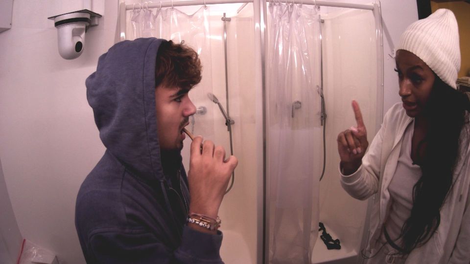 Tag 10 in 8 Minuten: Eskalation im Container