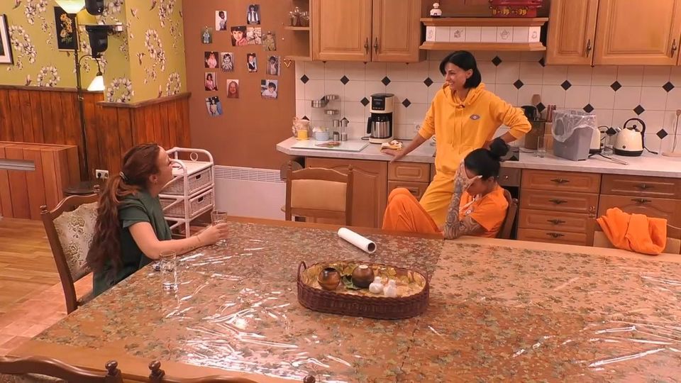 Mimi mit ihrem Container-Song